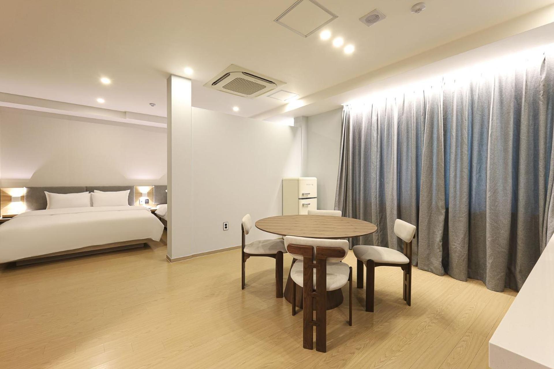Hound Hotel Changwon Eksteriør bilde