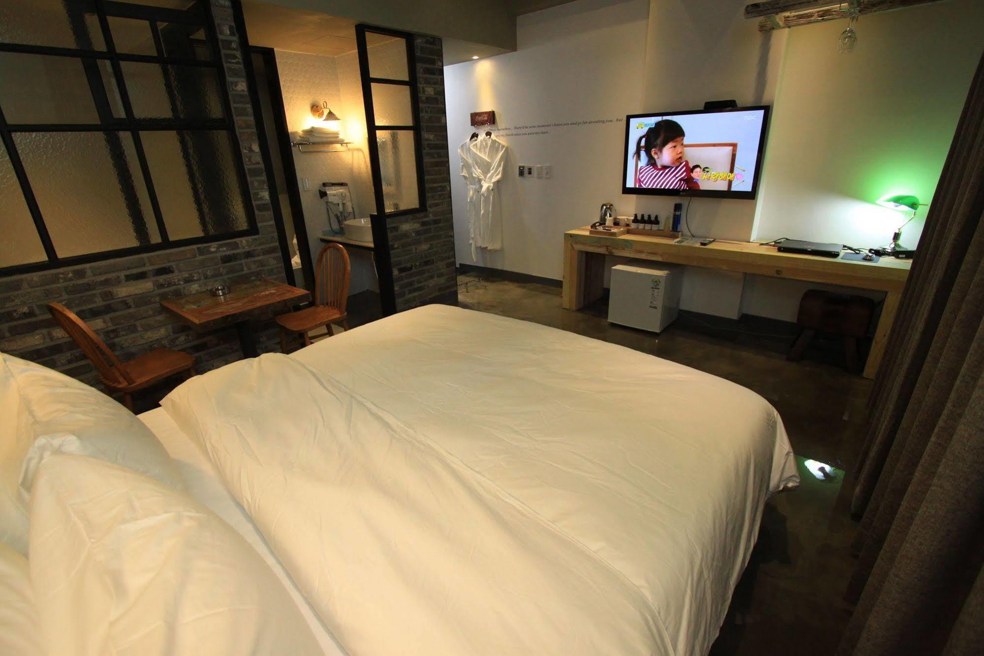 Hound Hotel Changwon Eksteriør bilde