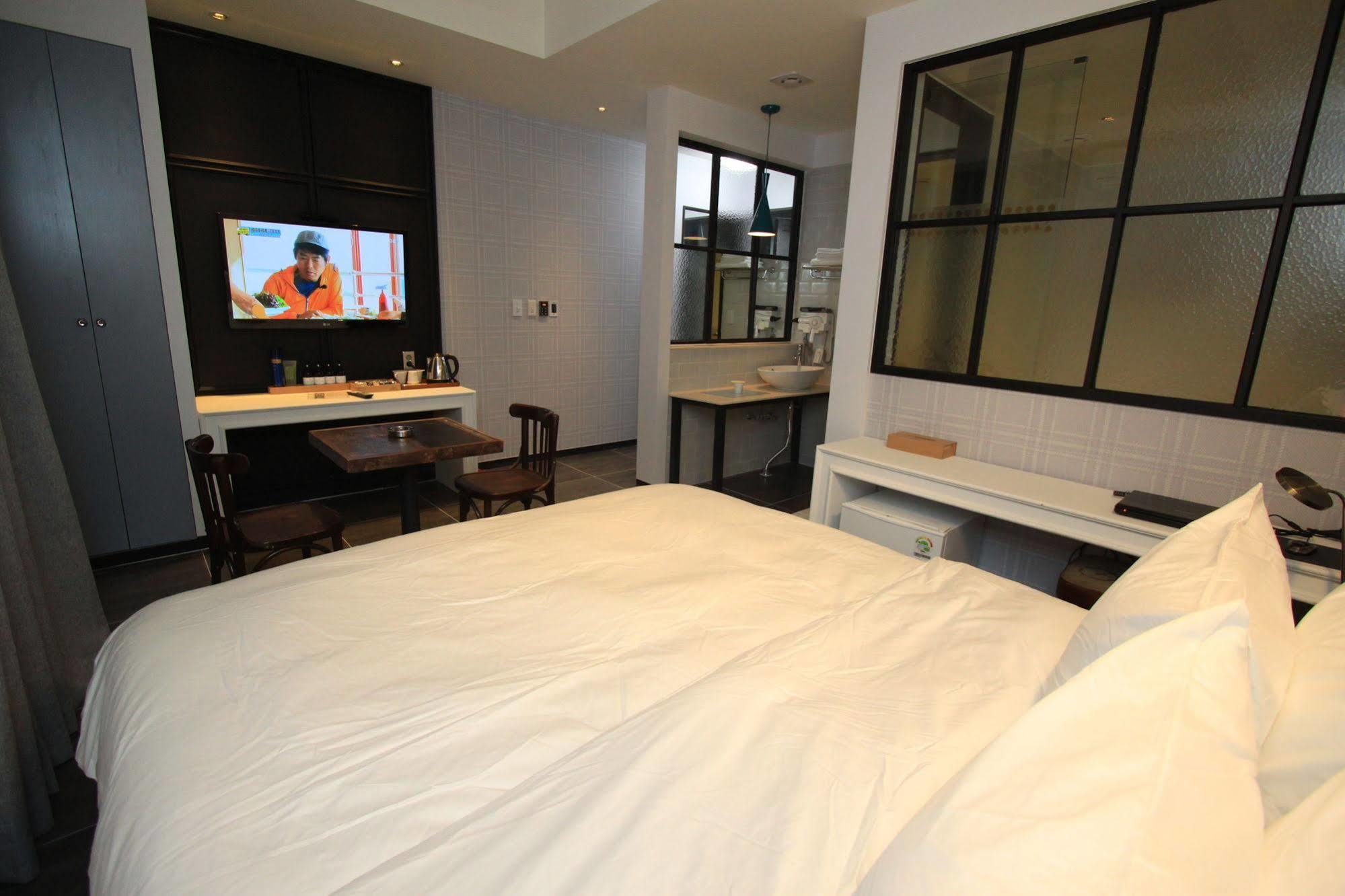 Hound Hotel Changwon Eksteriør bilde