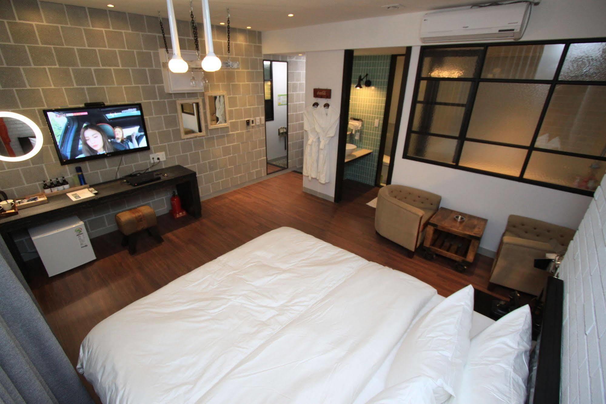 Hound Hotel Changwon Eksteriør bilde