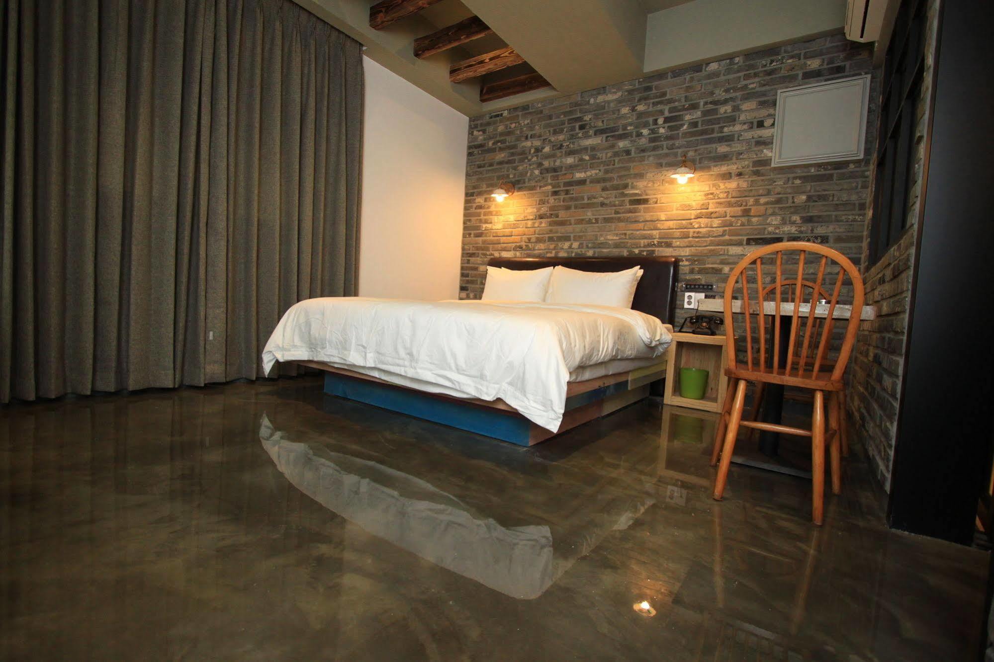 Hound Hotel Changwon Eksteriør bilde