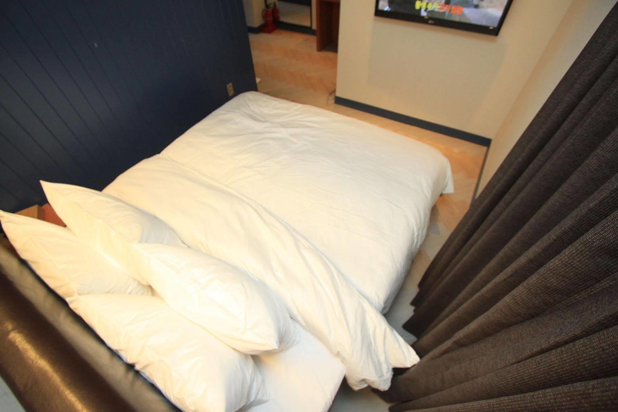 Hound Hotel Changwon Eksteriør bilde